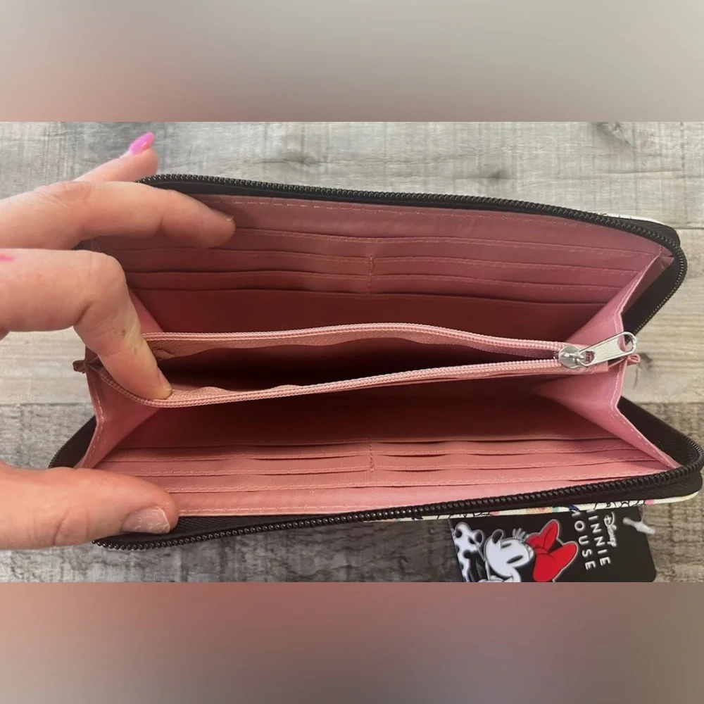 Minnie Mouse Wallet - Picture 3 of 8